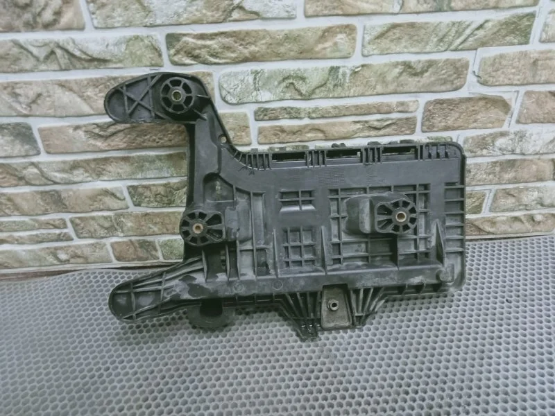 Крепление аккумулятора Seat Altea 2006