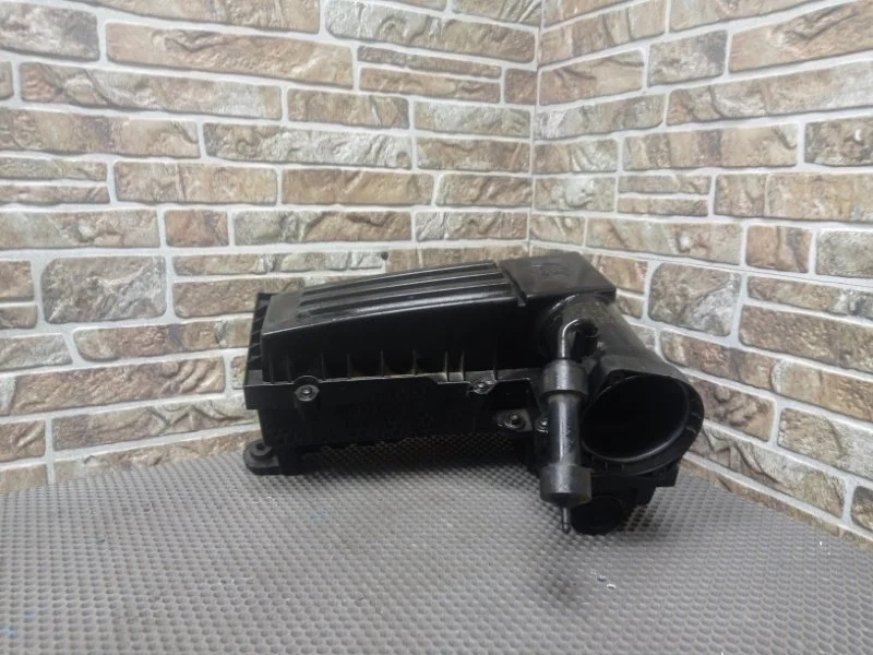 Корпус воздушного фильтра Volkswagen Passat CC B6