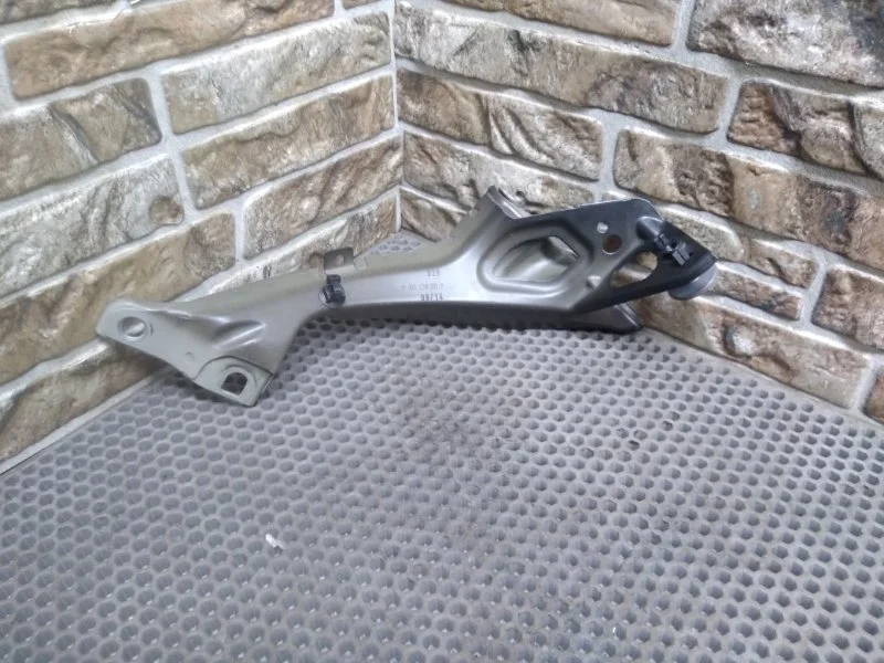 Кронштейн крыла Audi A6 2012 C7