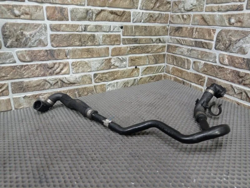 Патрубок системы охлаждения Mercedes-Benz -Class