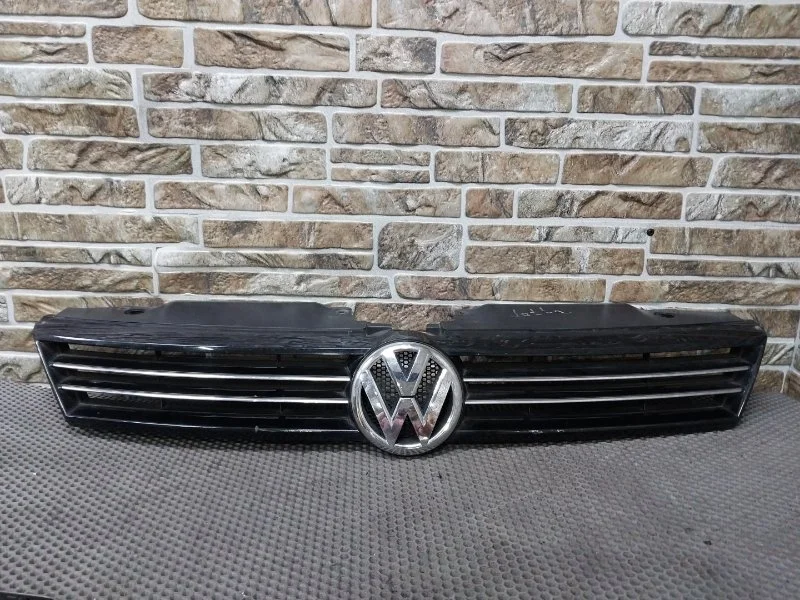 Решетка радиатора Volkswagen Jetta 2015