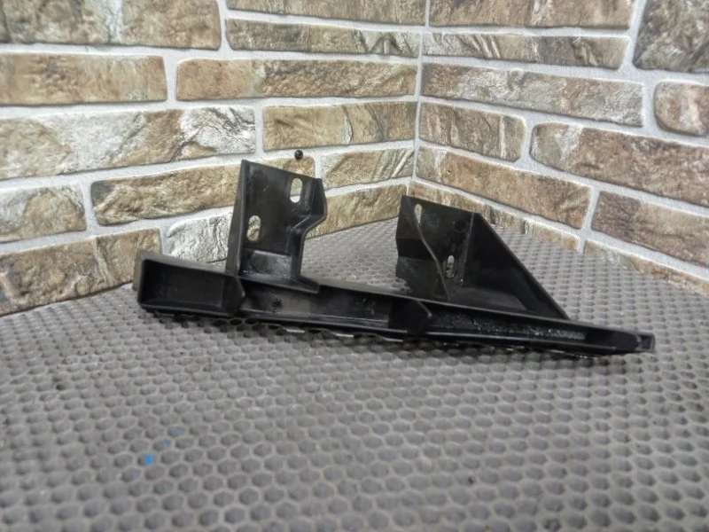 Крепление бампера Audi Q7 4L