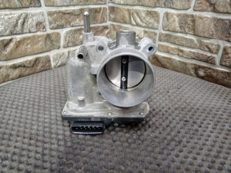 Дроссельная заслонка Toyota Avensis