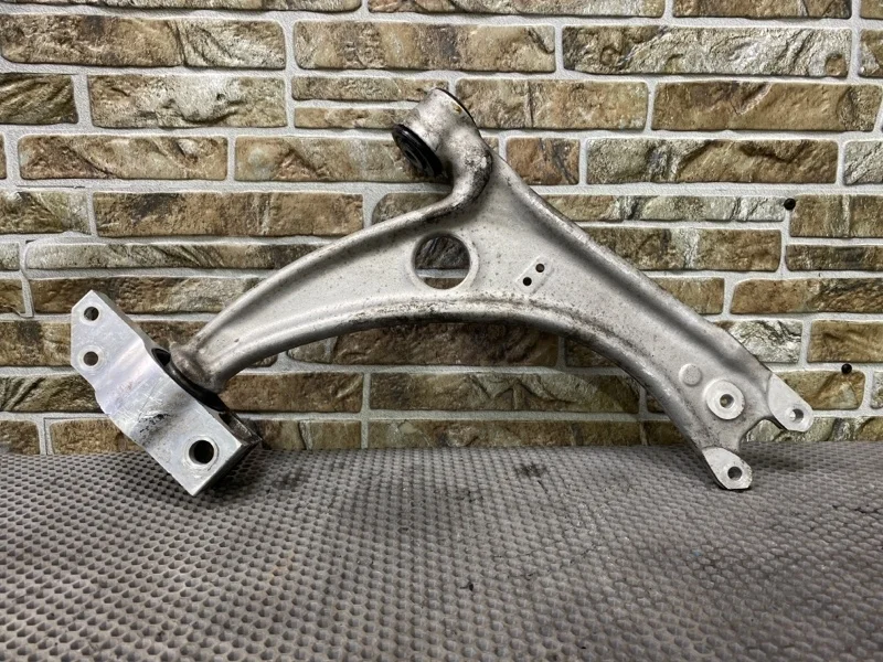 Рычаг подвески нижний Audi Q3