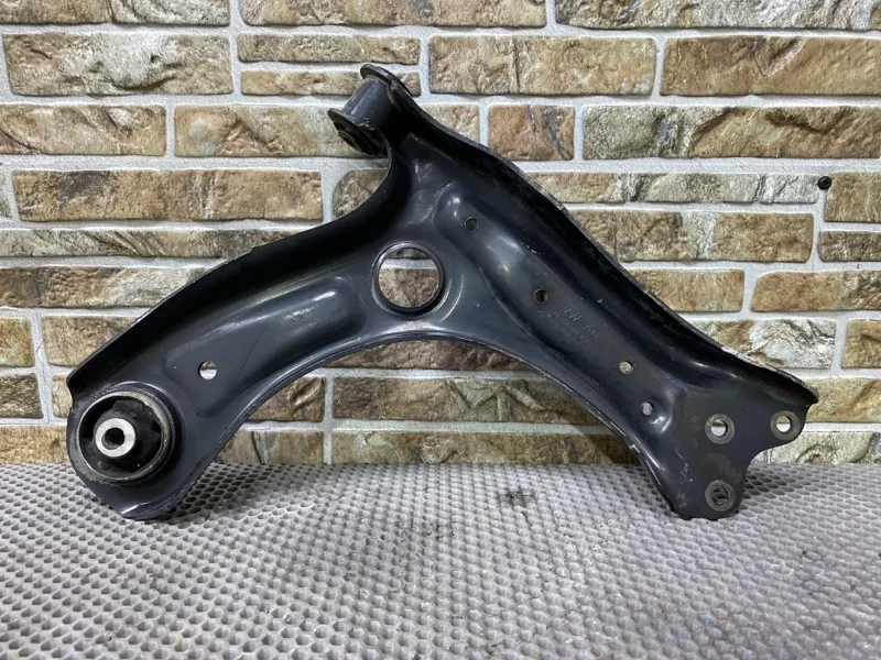 Рычаг подвески Skoda Rapid