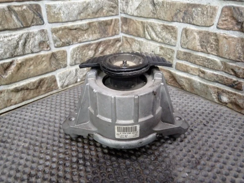 Подушка двигателя Mercedes-Benz -Class W212