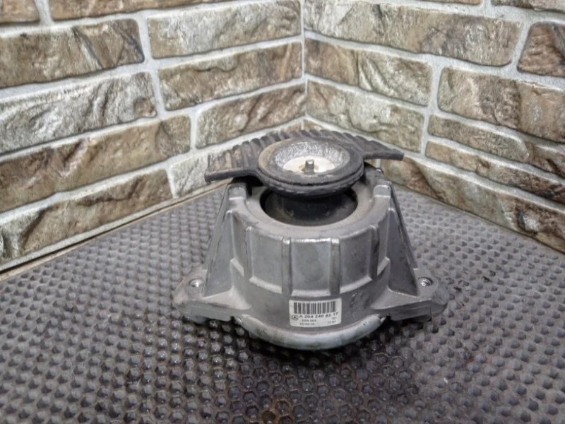 Подушка двигателя Mercedes-Benz -Class W212