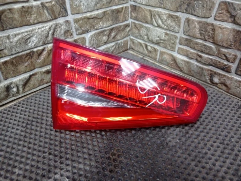 Фонарь задний внутренний Audi A4 B8