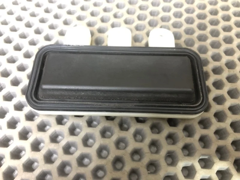 Кнопка открывания багажника Mercedes-Benz CLS-Class 2016 W218