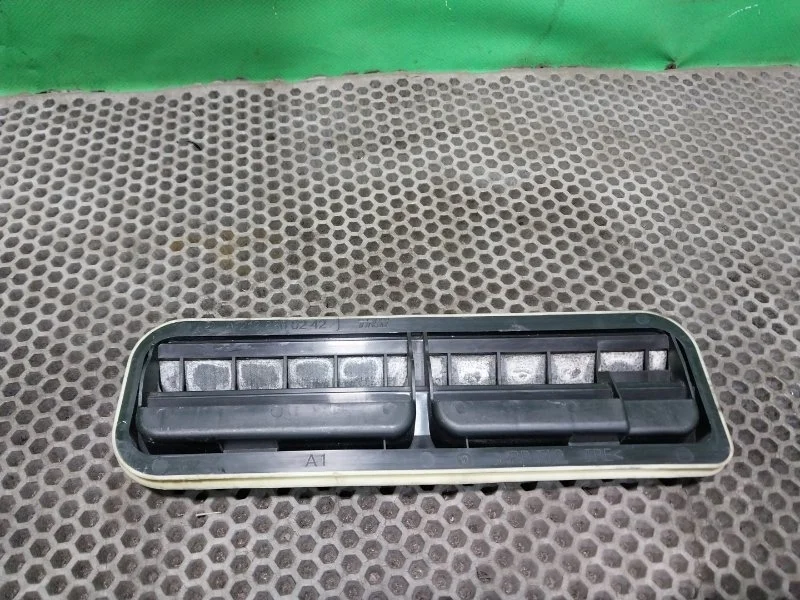 Решетка вентиляционная Mercedes-Benz -Class W212