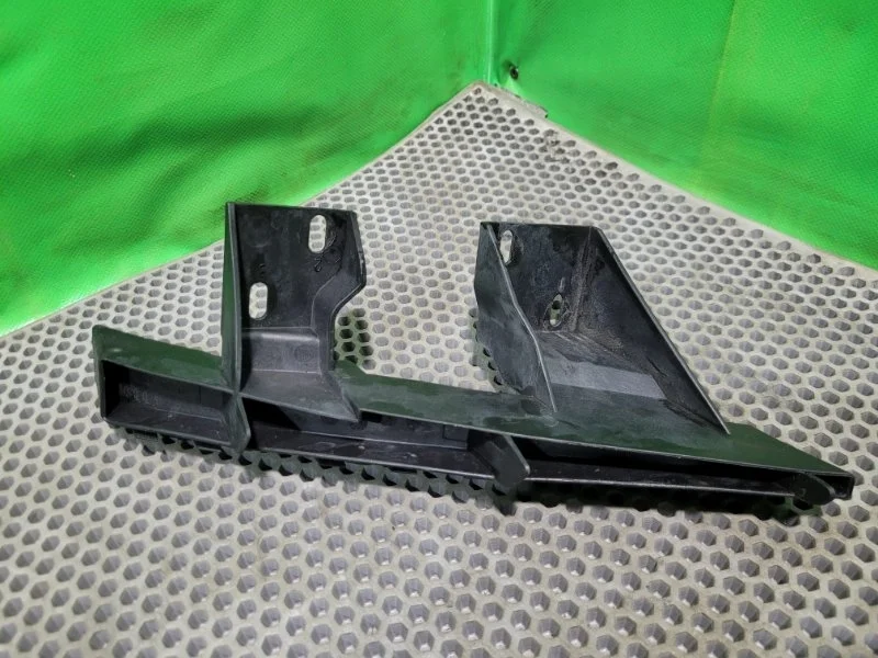 Крепление бампера Audi Q7 2010 4L