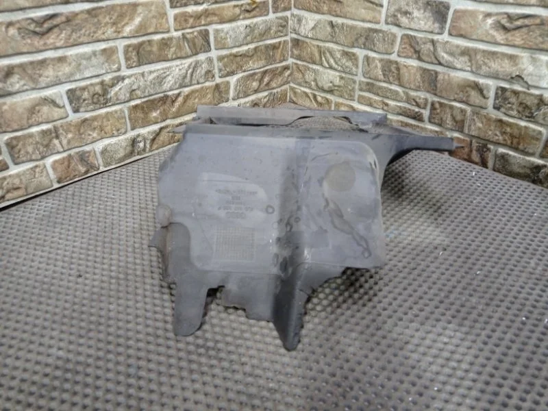 Воздухозаборник Audi Q7 2010 4L