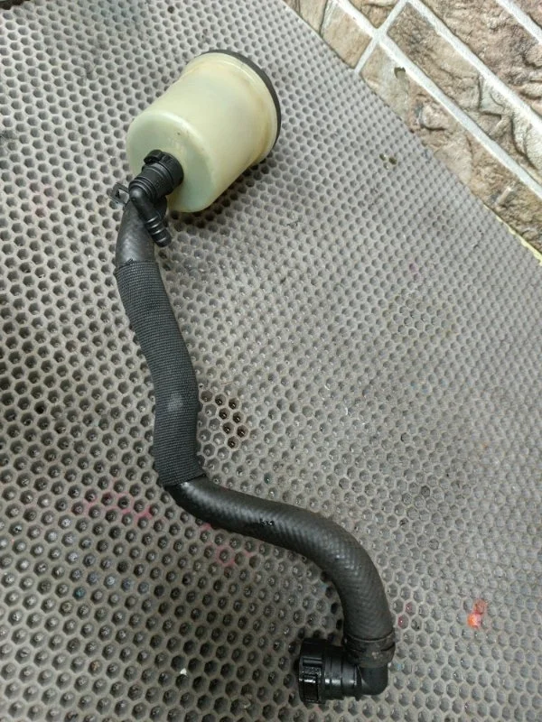 Бачок гидроусилителя руля Volvo s60 2015 y20