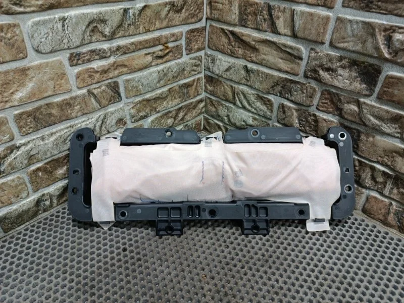 Подушка безопасности в колени Mercedes-Benz GLS-Class 2016 X166