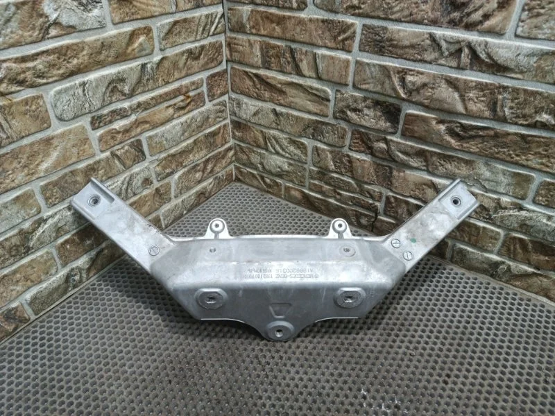 Кронштейн решетки радиатора Mercedes-Benz GLS-Class 2016 X166