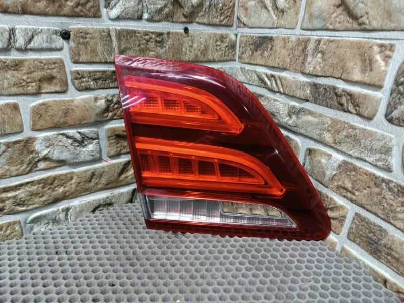 Фонарь задний внутренний Mercedes-Benz GLE-Class 2016 W166