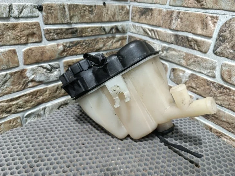 Бачок расширительный Mercedes-Benz GLS-Class 2016 X166