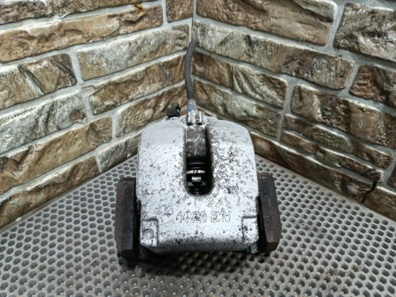 Суппорт тормозной BMW X5 2017 F15