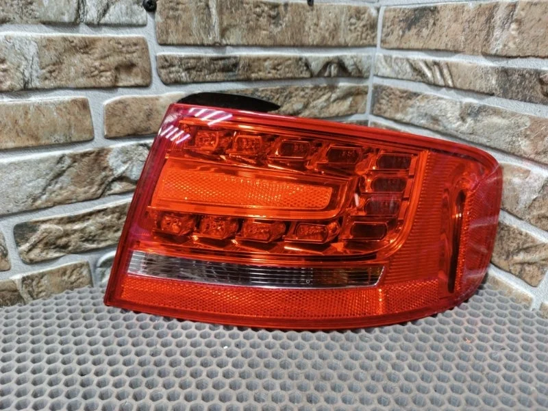 Фонарь Audi A4 B8