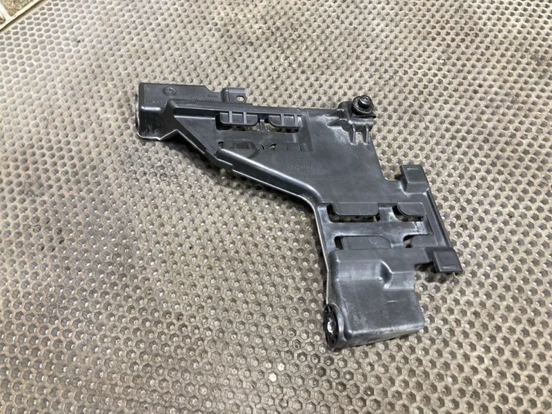 Крепление фары Audi Q5 2010 8R