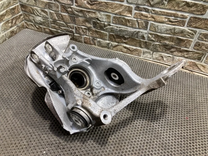 Кулак поворотный Audi Q5 2010 8R