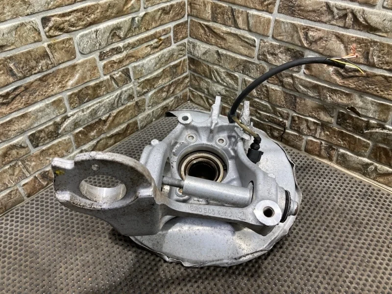 Кулак поворотный Audi Q5 2010 8R