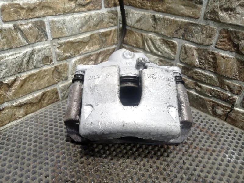 Суппорт тормозной Mercedes-Benz -Class 2013 W212