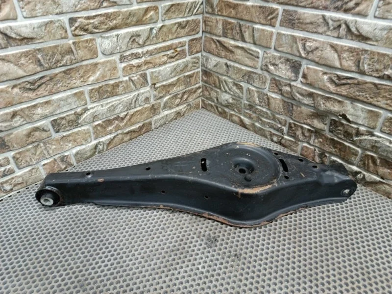 Рычаг подвески Volkswagen Tiguan 2011