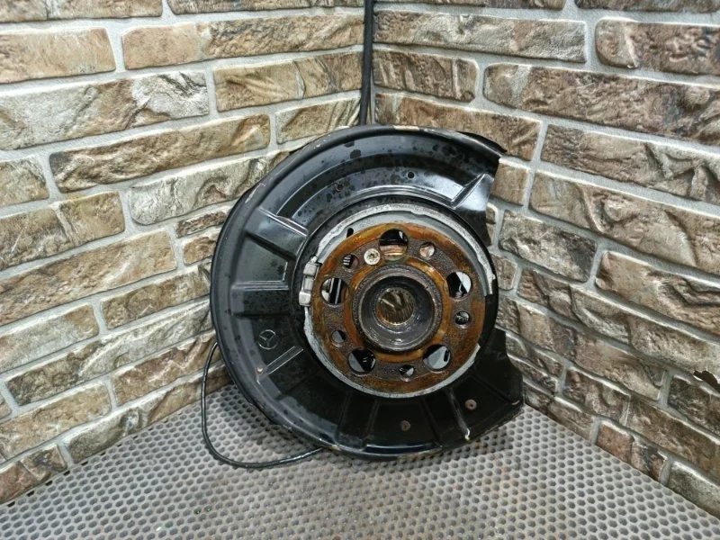 Кулак поворотный Mercedes-Benz -Class 2011 W212