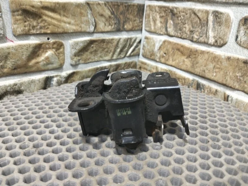 Замок капота Mercedes-Benz -Class W211