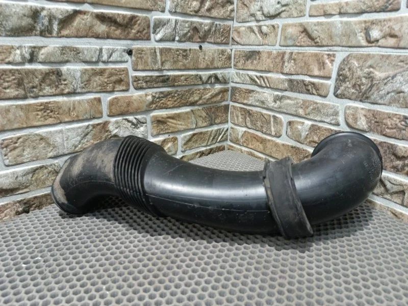 Патрубок воздушного фильтра Volkswagen Touareg 2012 7L