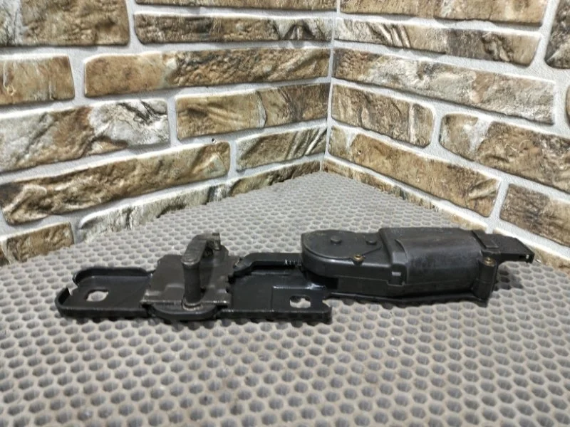 Замок багажника Audi A8 2011 4H