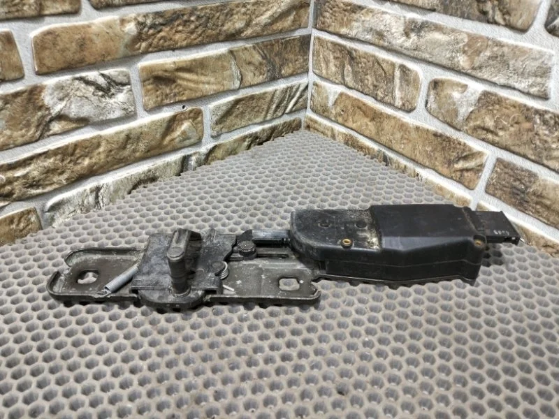 Замок багажника Audi A6 C6