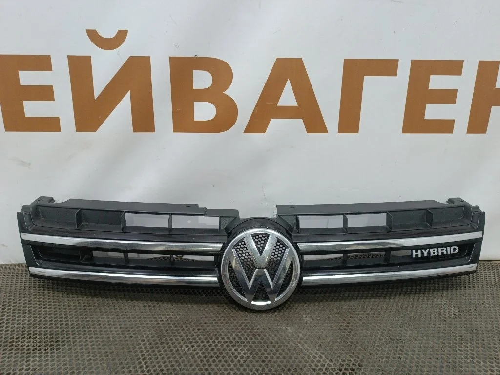 Решетка в бампер Volkswagen Touareg 2013 7P