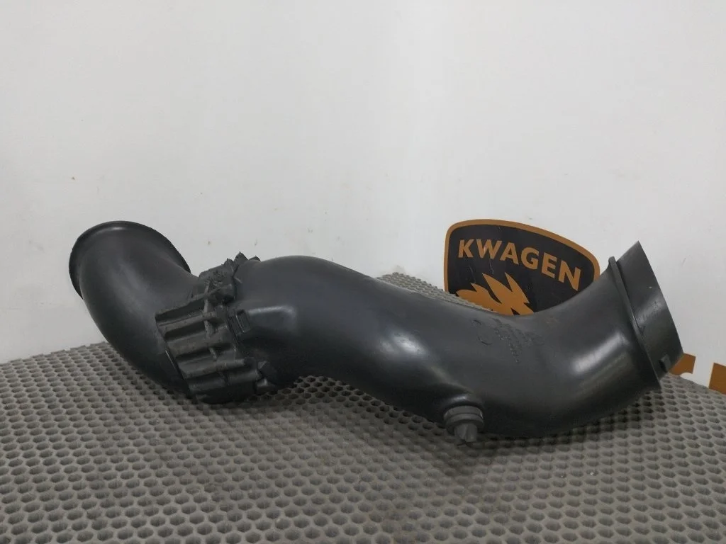 Патрубок воздушного фильтра Volkswagen Touareg 2013 7P