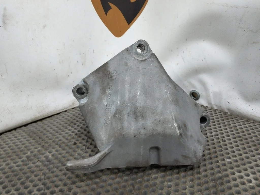 Кронштейн двигателя Opel Astra 2016 J