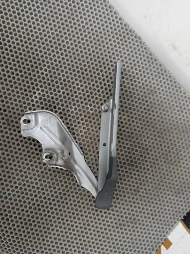 Петля капота Audi A6 2017 C7