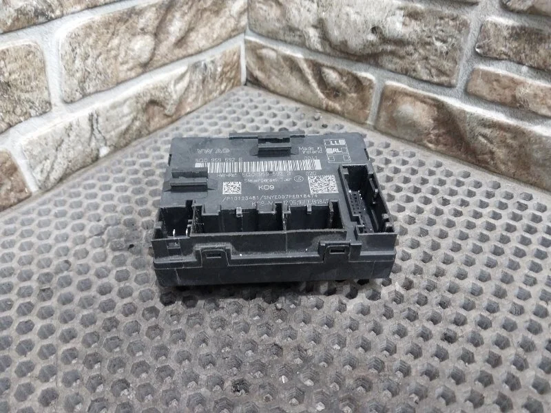 Блок управления дверьми Volkswagen Golf 2016 5g