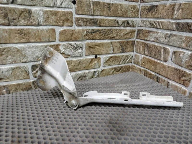 Петля капота Audi Q3 2013 8U