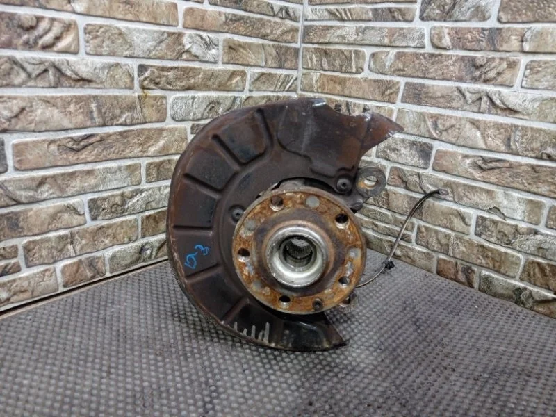 Кулак поворотный Audi Q3 2013 8U