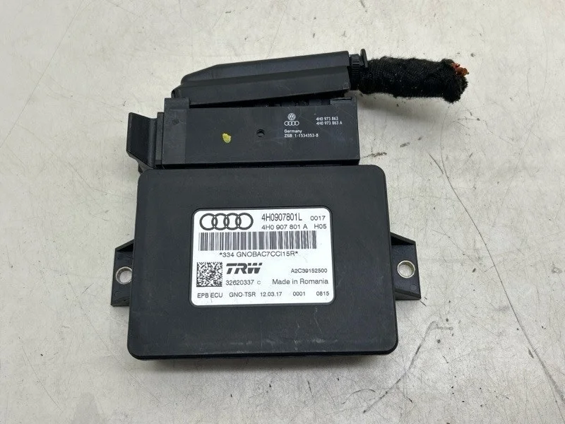 Блок управления стояночным тормозом Audi A6