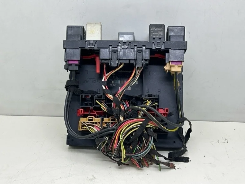 Блок предохранителей Volkswagen Golf