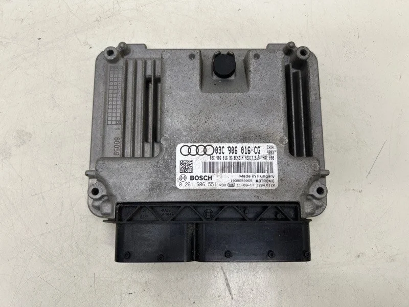 Блок управления двигателем Audi A1 8X