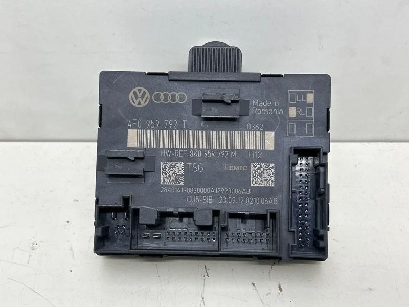 Блок управления дверьми Audi Q7 2012 4L