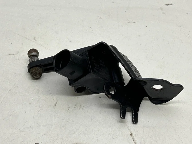 Датчик высоты дорожного просвета Audi A4 B8