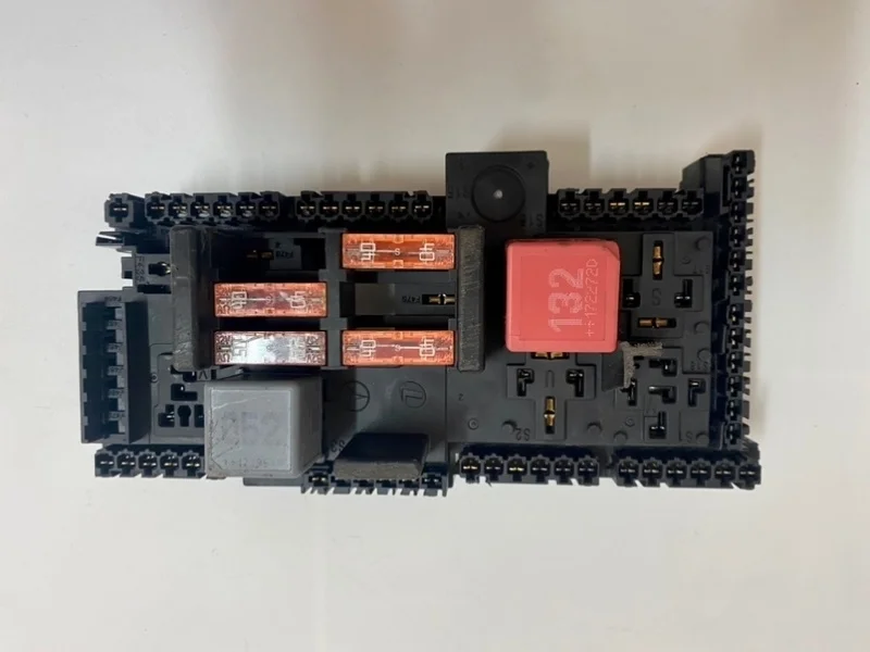 Реле Mercedes-Benz -Class 2017 W213