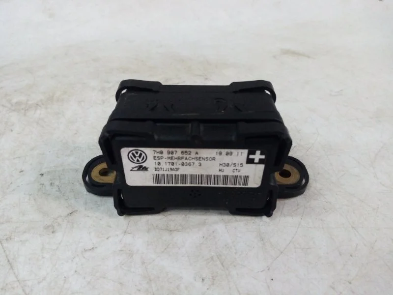 Датчик ускорения Volkswagen Touareg 2015