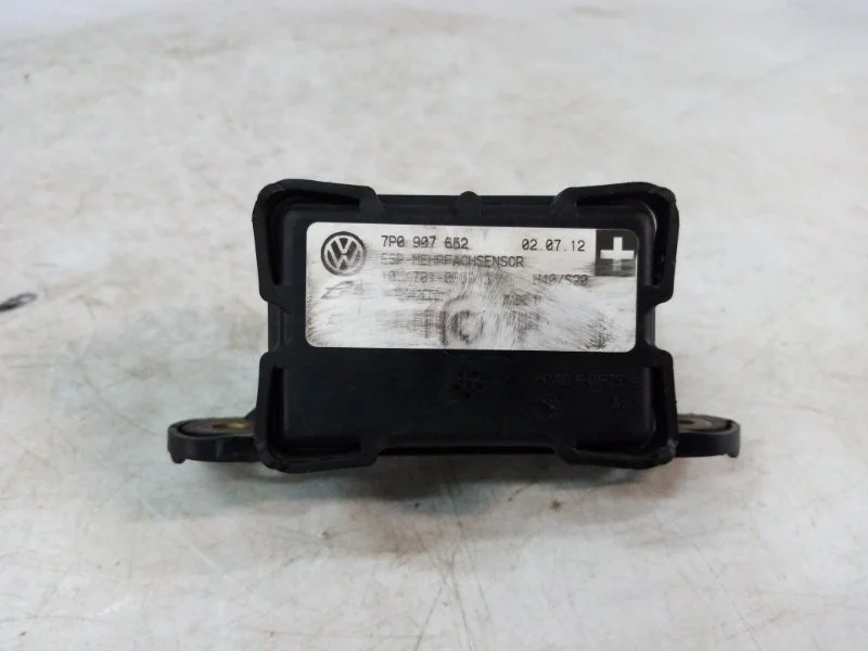 Датчик ускорения Volkswagen Touareg 2015