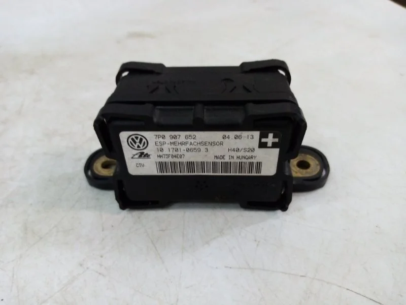 Датчик ускорения Audi Q7 2011