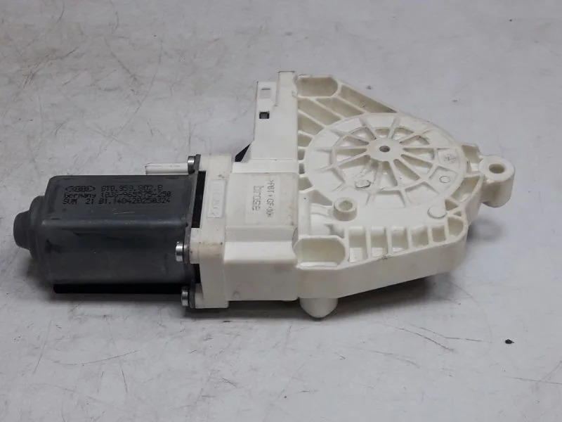 Мотор стеклоподъемника Audi Q5 2010 8R